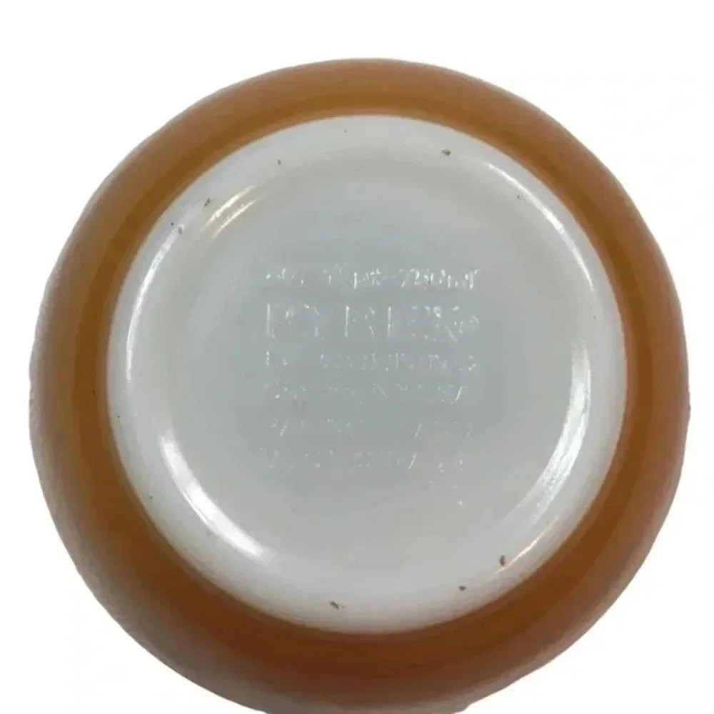 Vintage Pyrex fruit bowl​ - Picture 3 of 4